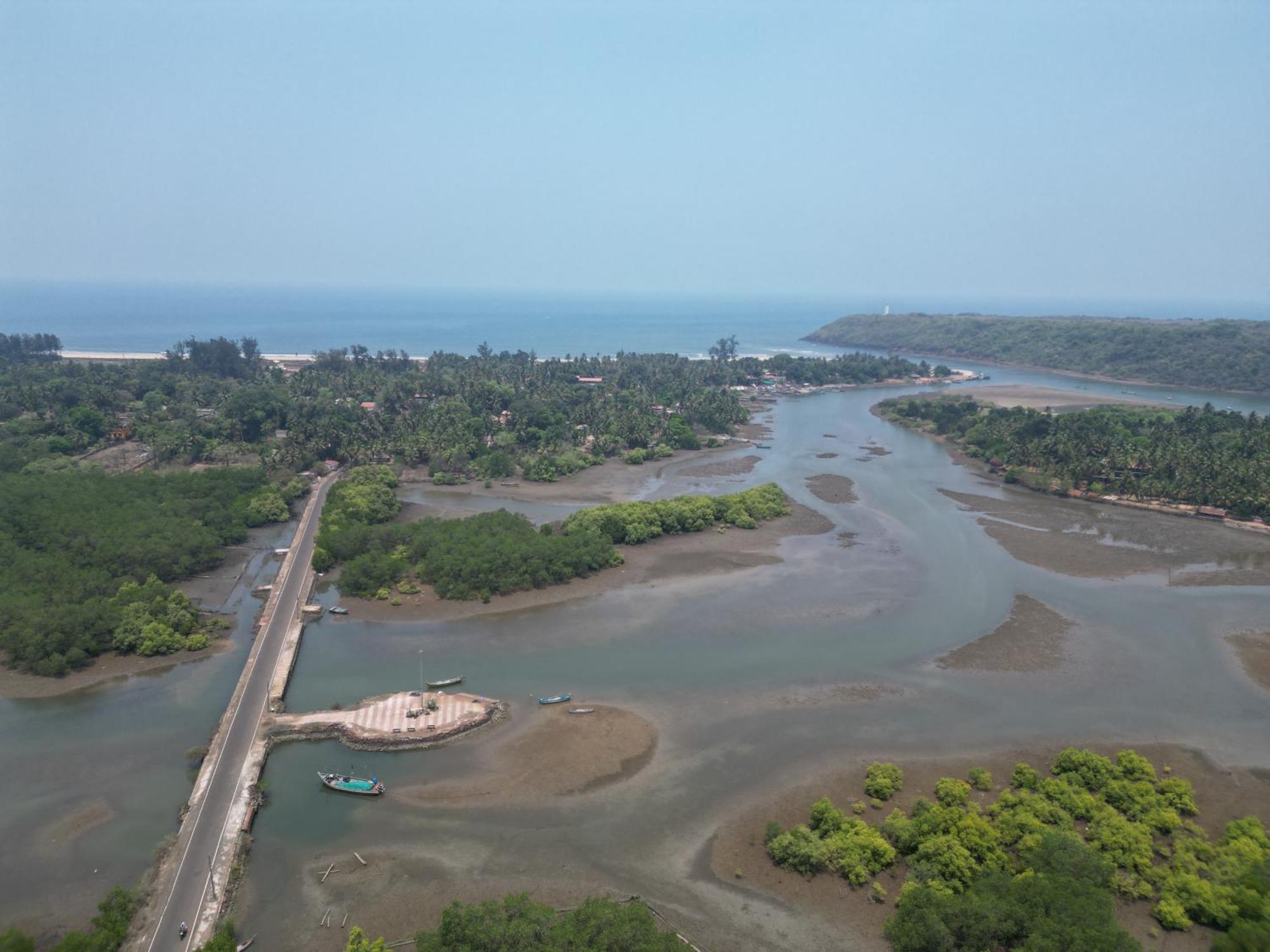 Отель The Mangrove Achra Экстерьер фото